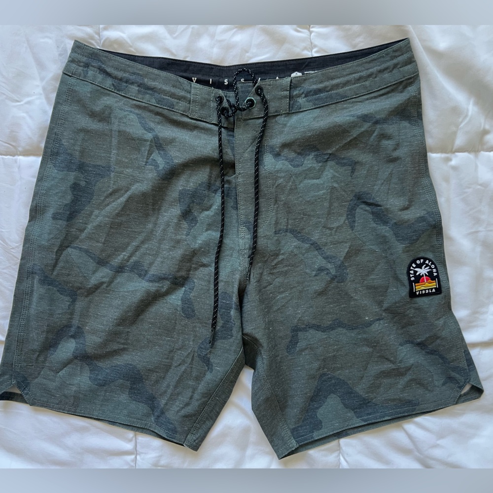 Vissla Men’s Camo Boardshorts Size 34